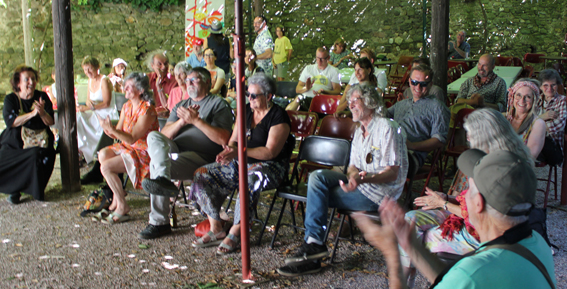 Public criée Flânerie de Caunes